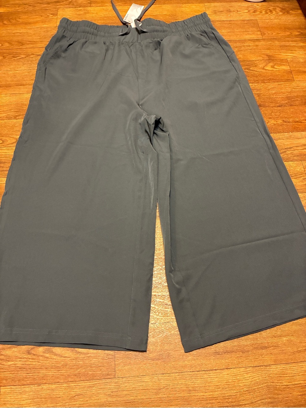 Soothfeel Women’s Wide Leg Elastic Waist Cropped Pants in Gray Size XL NWT